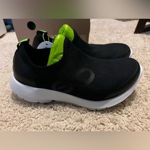 Women’s Oofos OOmg Sport shoe size 8